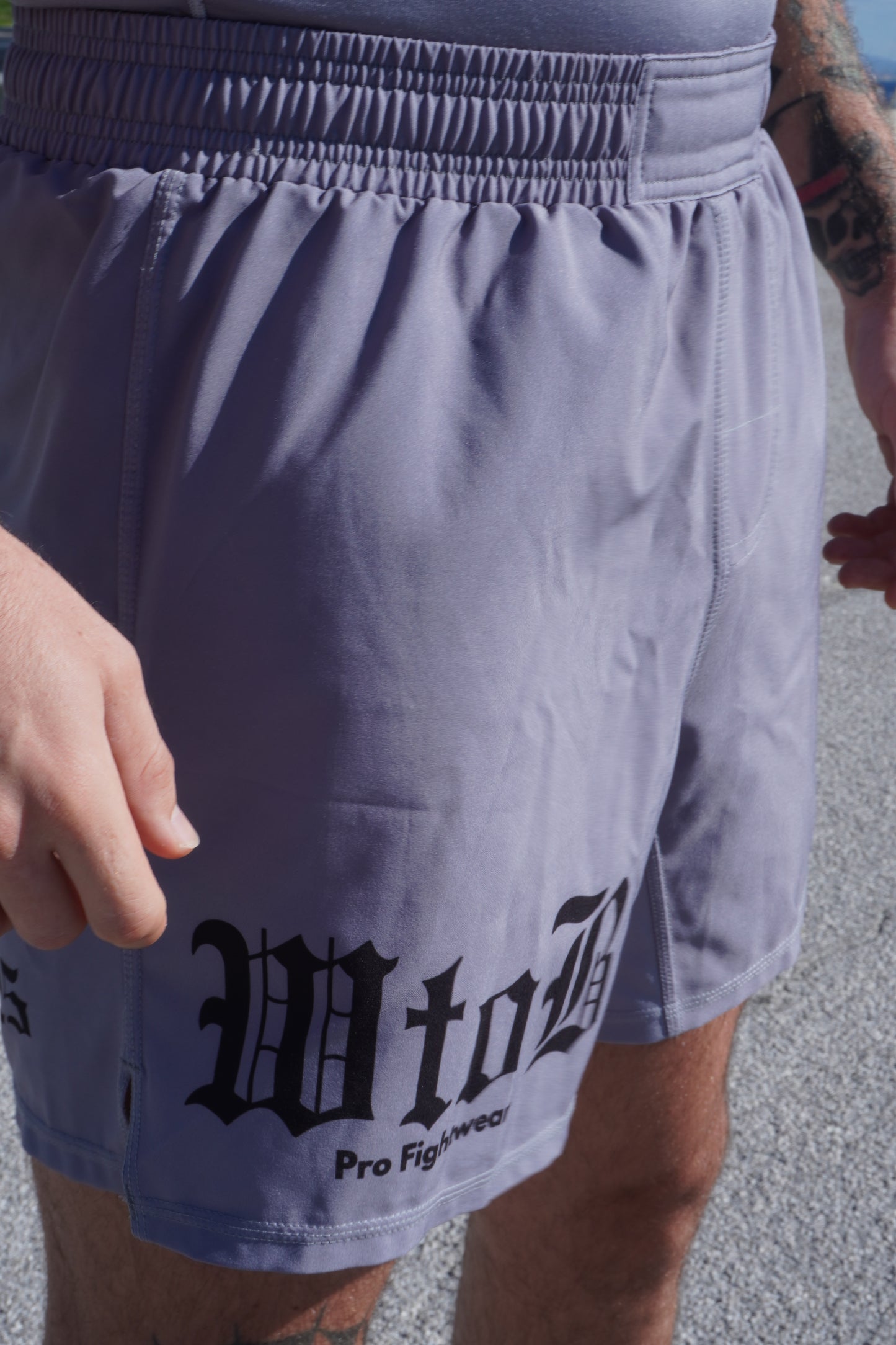 Short gris mate